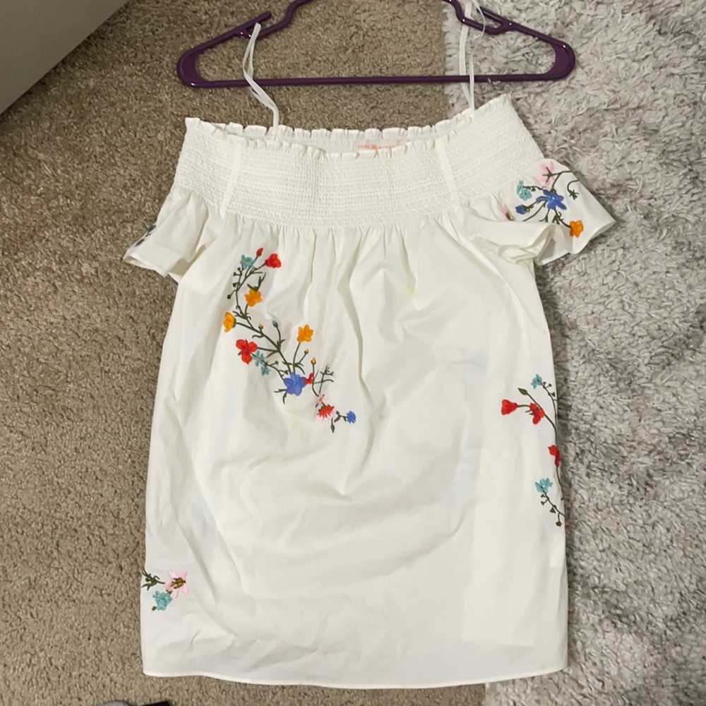 TORY BURCH TORY BURCH ELIZA FLORAL OFF SHOULDER BLOUSE IN WHITE COTTON